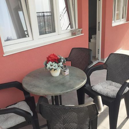 City Apartment Sara Макарська Екстер'єр фото